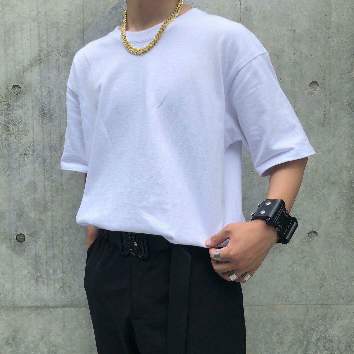 時代は移り替わるもの。Tシャツタックインがオシャレ!